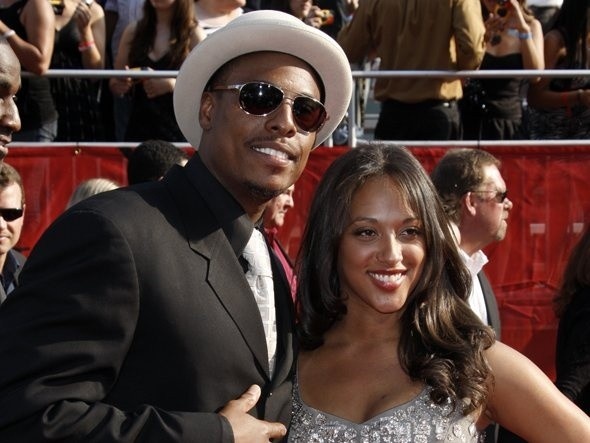 皮尔斯：女性应该向男性下跪求婚 因为男性在婚姻中提供了价值